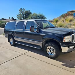 2005 Ford Excursion XLT 6.0 L V-8 Diesel