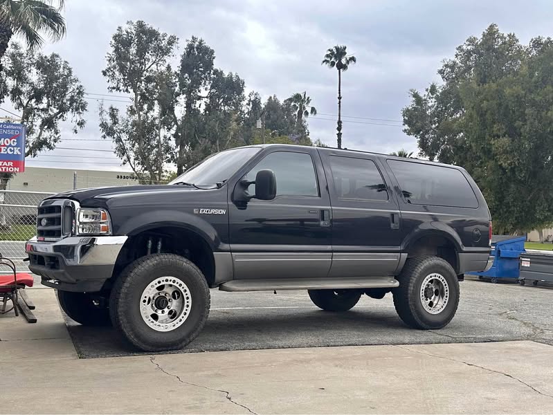 2004 Ford Excursion - XLT Sport Utility 4D