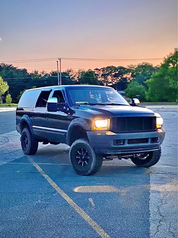 2000 Ford Excursion - XLT Sport Utility 4D