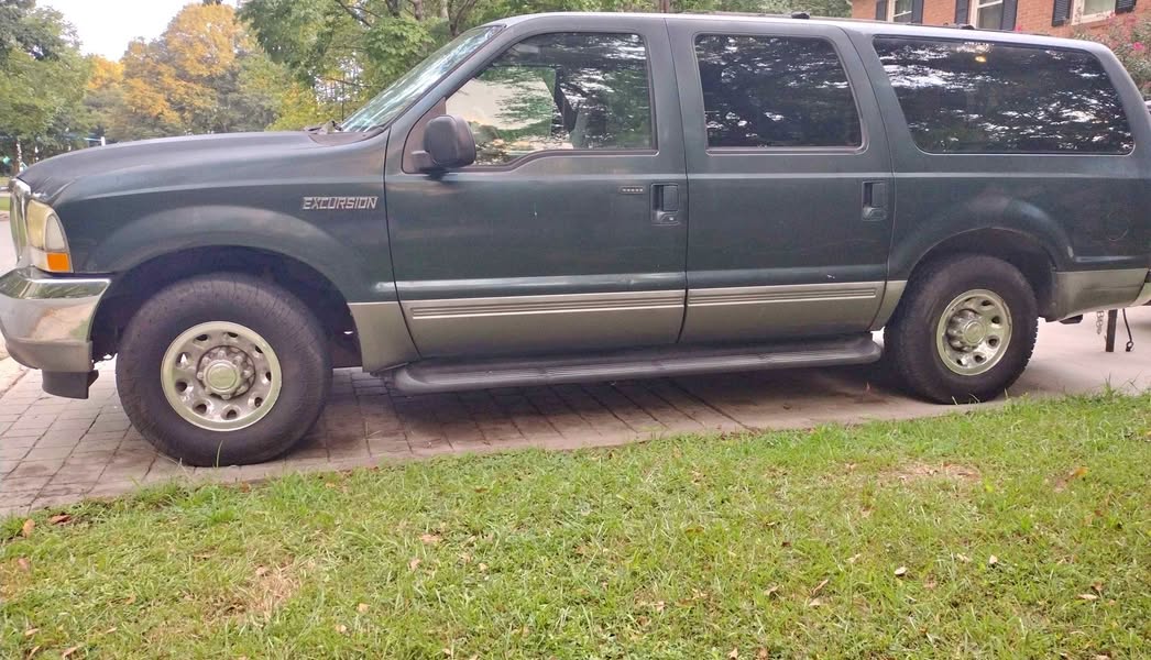 2002 Ford Excursion - XLT Sport Utility 4D