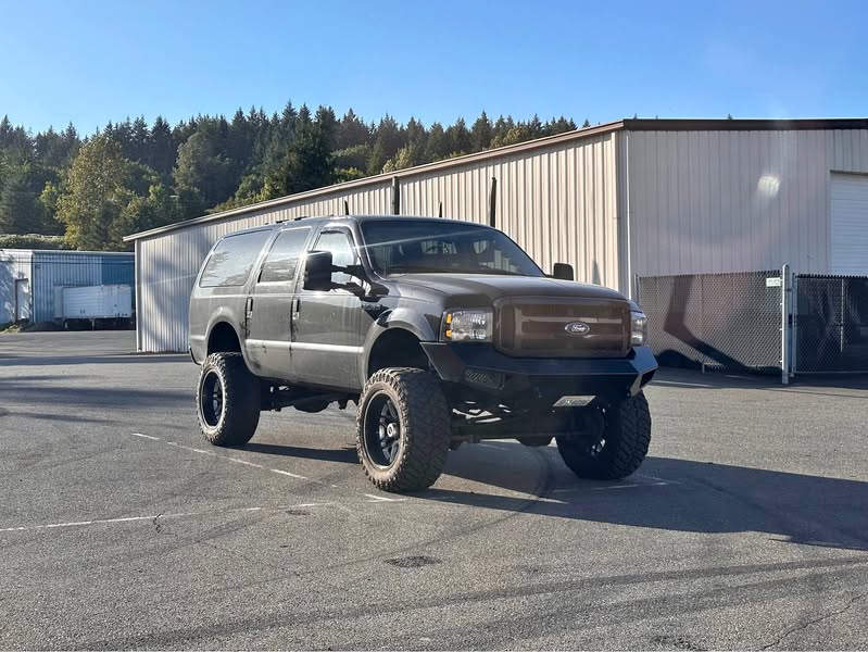 2005 Ford Excursion - XLT Sport Utility 4D