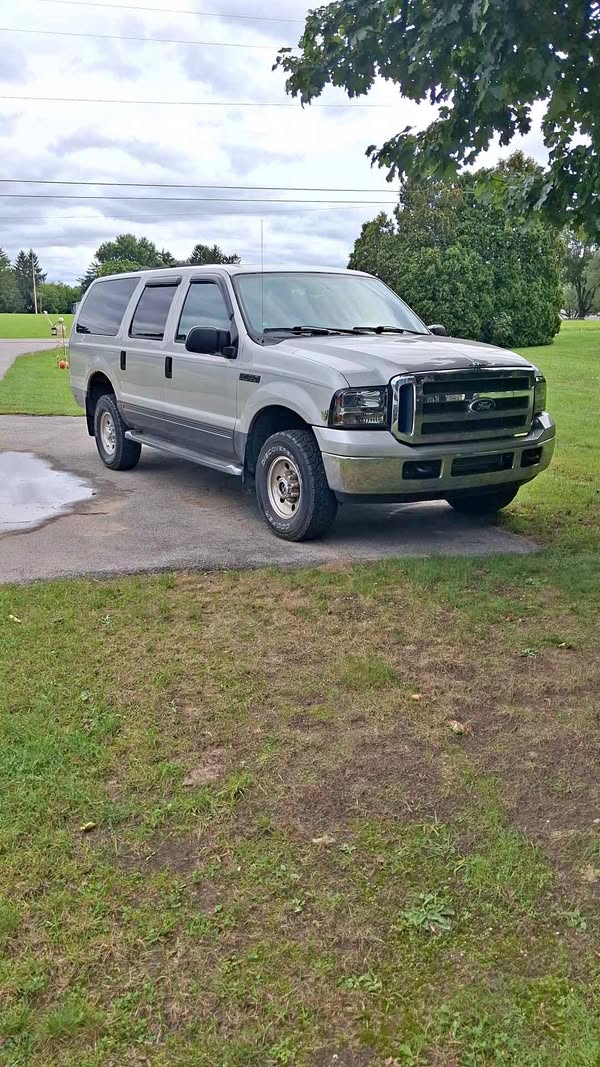 2005 Ford Excursion - XLT Sport Utility 4D