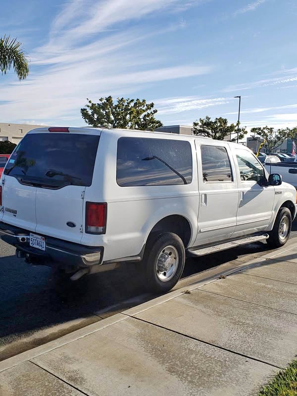 2000 Ford Excursion - XLT