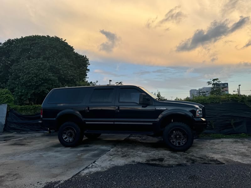 2005 Ford Excursion - Limited Sport Utility 4D