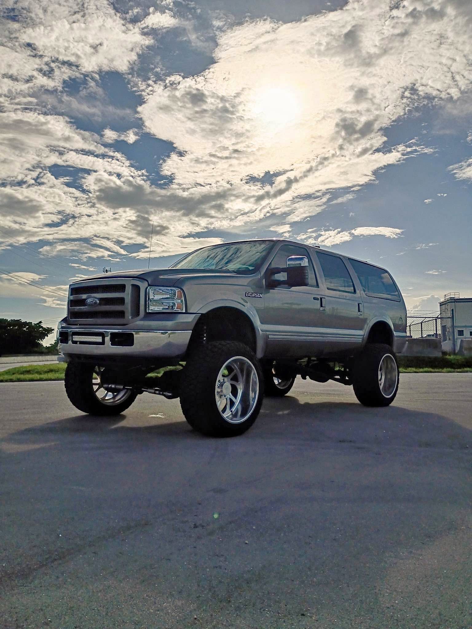 2005 Ford Excursion - Limited Sport Utility 4D