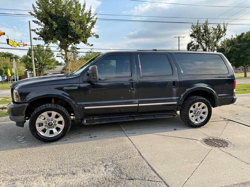 2004 Ford Excursion - Limited Sport Utility 4D