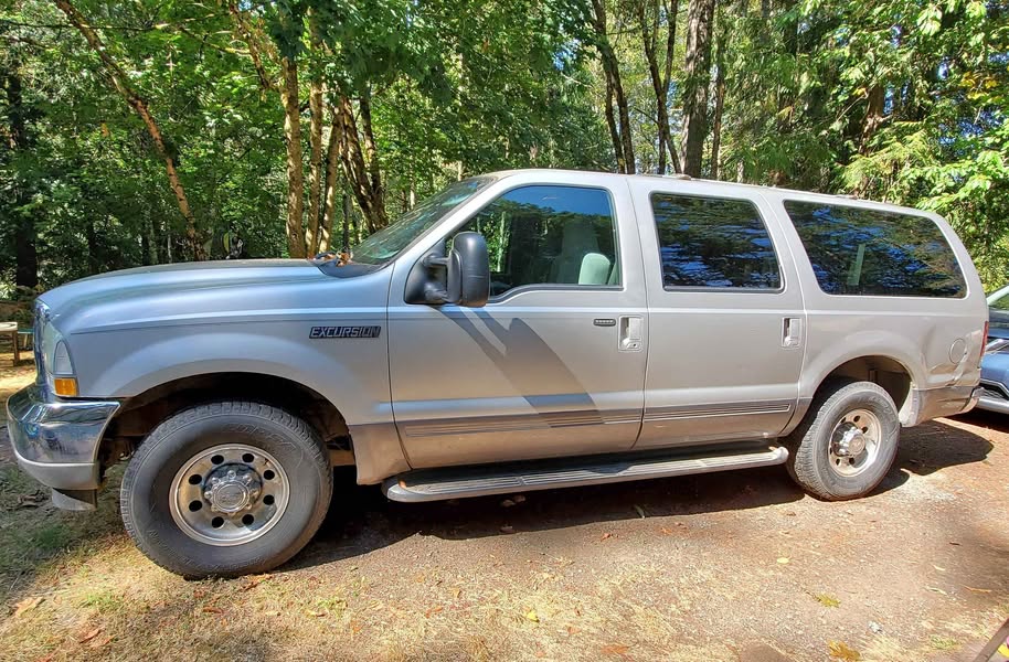 2002 Ford Excursion - XLT Sport Utility 4D