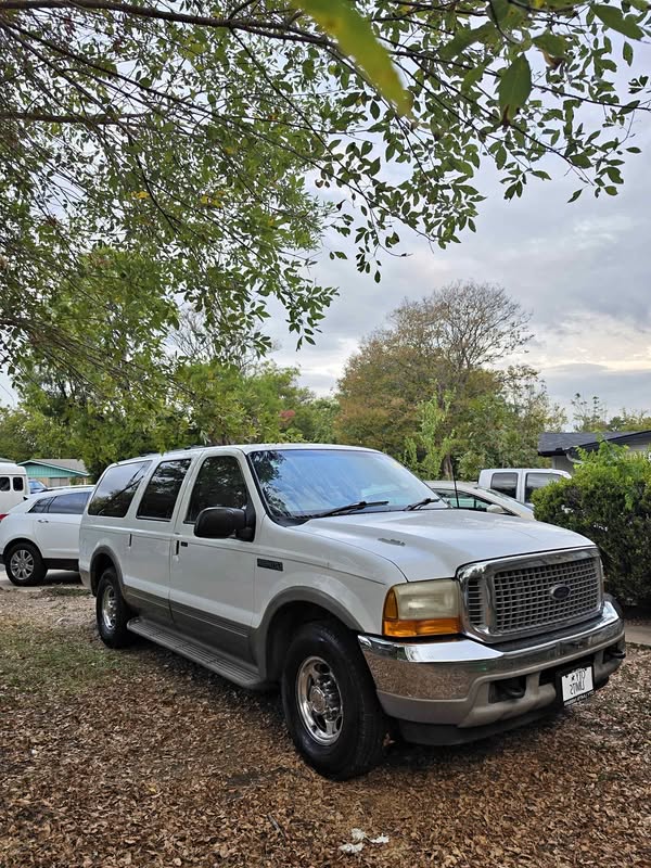 2000 Ford Excursion - Limited Sport Utility 4D