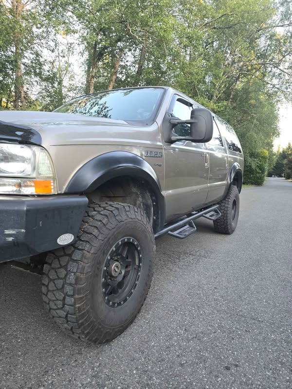 2000 Ford Excursion - XLT Sport Utility 4D
