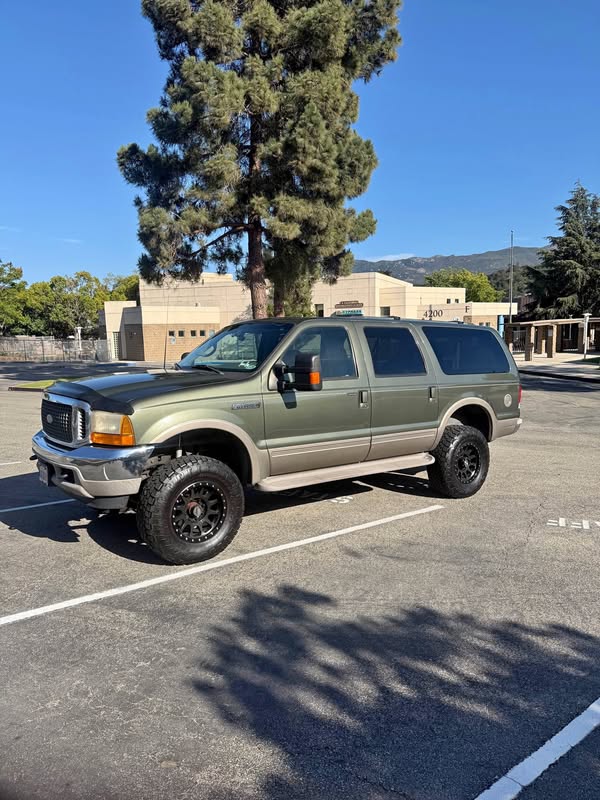 2000 Ford Excursion - Limited Sport Utility 4D