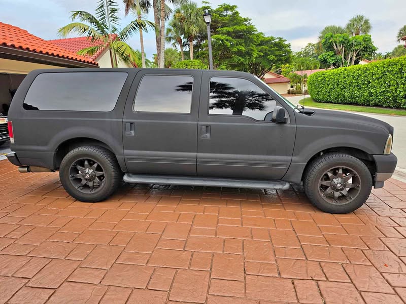 2004 Ford Excursion - XLT Sport Utility 4D