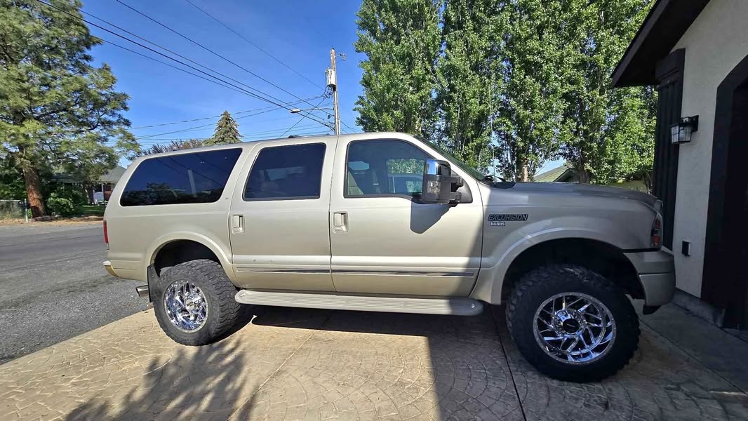 2005 Ford Excursion - Limited Sport Utility 4D