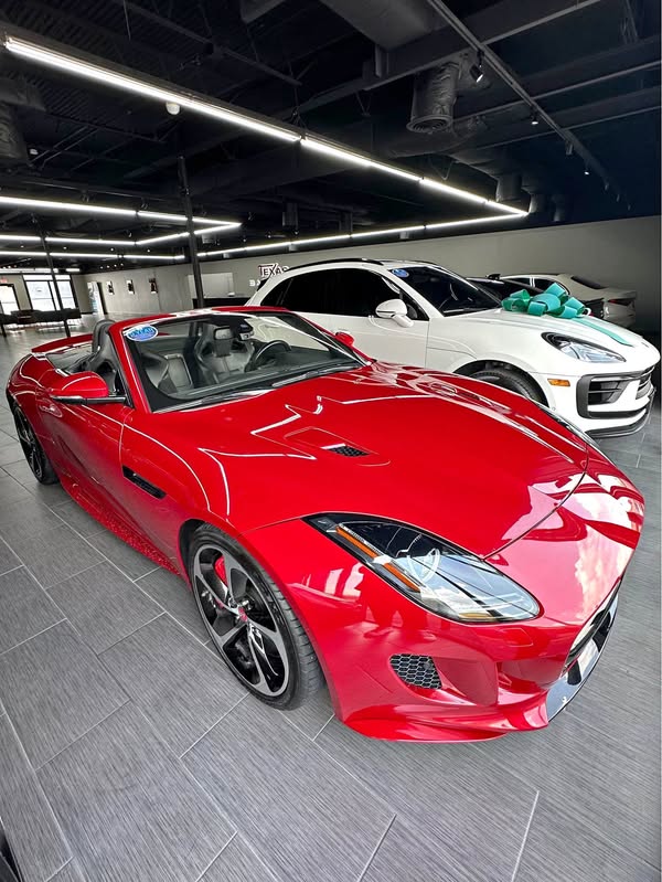 2017 Jaguar F-TYPE - R