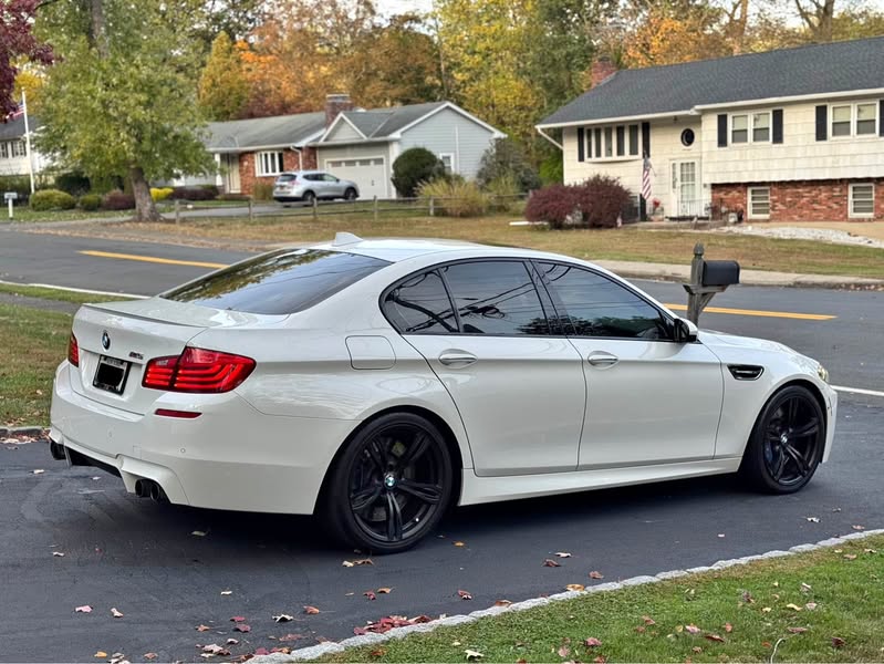 2015 BMW M5 - Sedan 4D