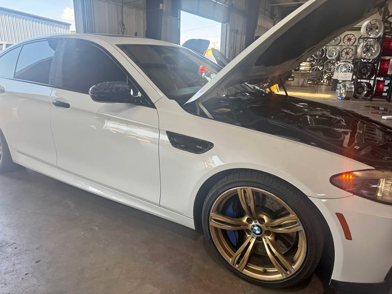 2013 BMW M5 - Sedan 4D