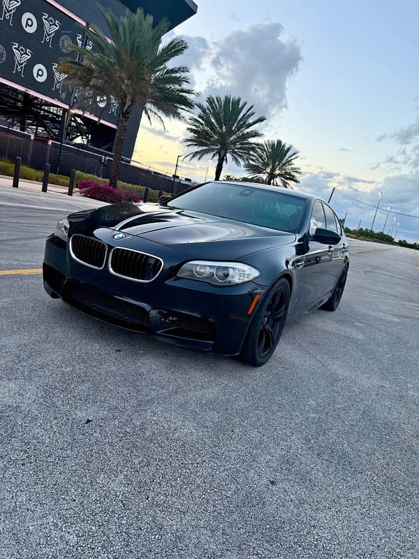 2013 BMW M5 - Sedan 4D