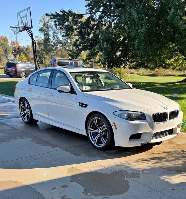 2013 BMW M5 - Sedan 4D