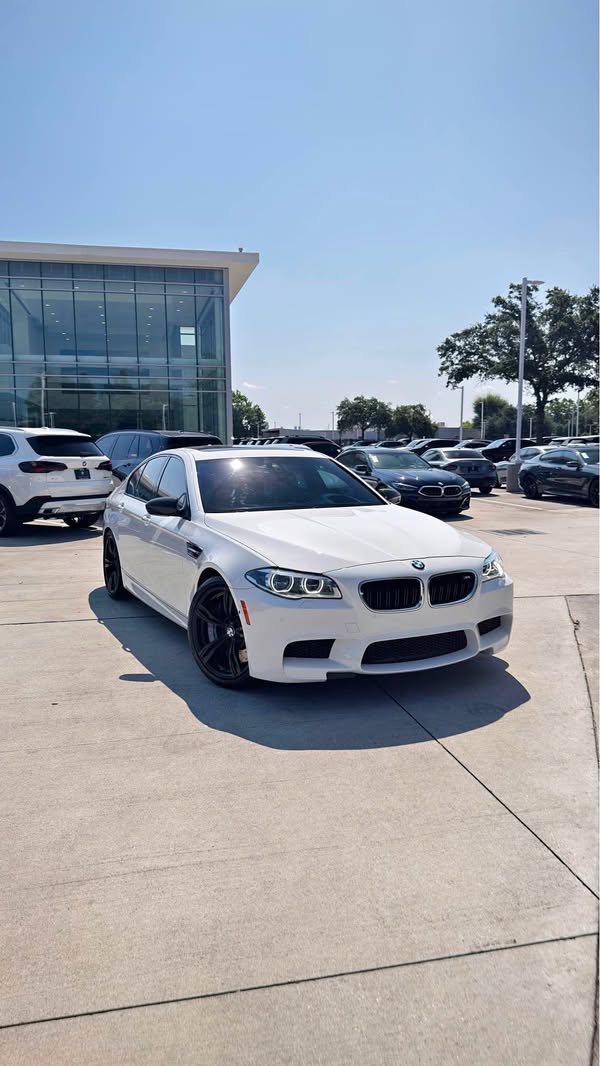 2016 BMW M5 - Sedan 4D