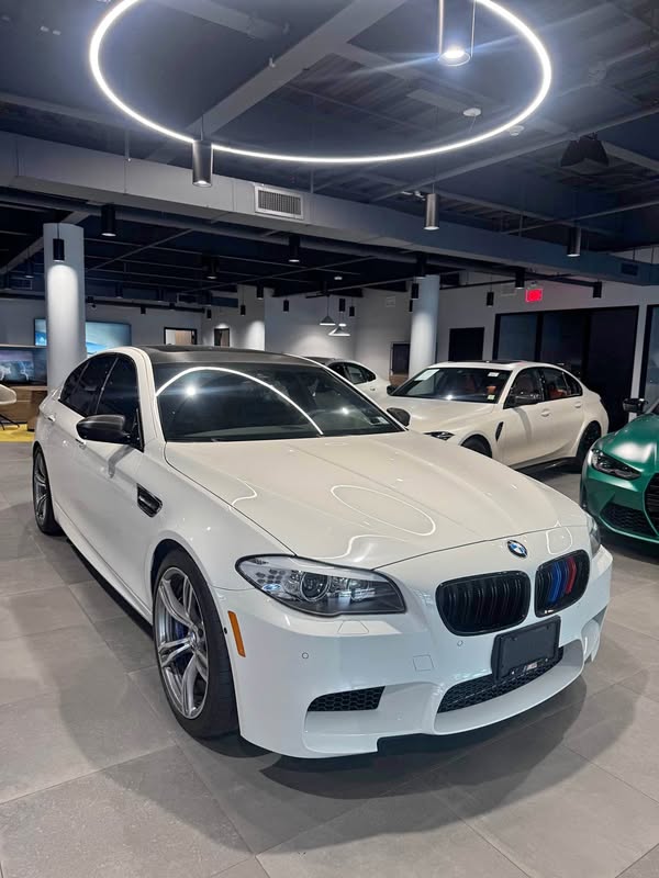 2013 BMW M5 - Sedan 4D