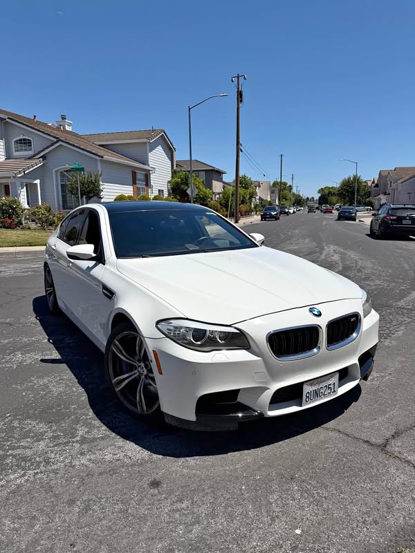 2013 BMW M5 - Sedan 4D