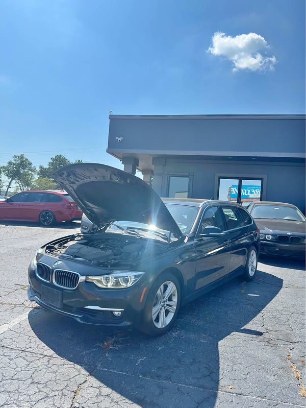 2017 BMW 3 Series - 330i xDrive Sport Wagon 4D