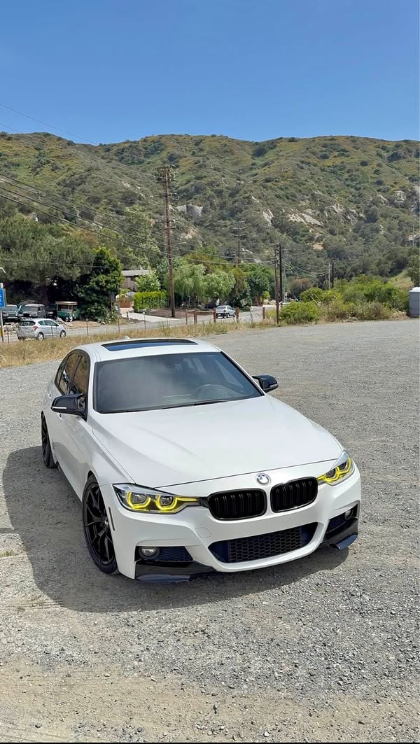 2018 BMW 3 Series - 330i Sedan 4D
