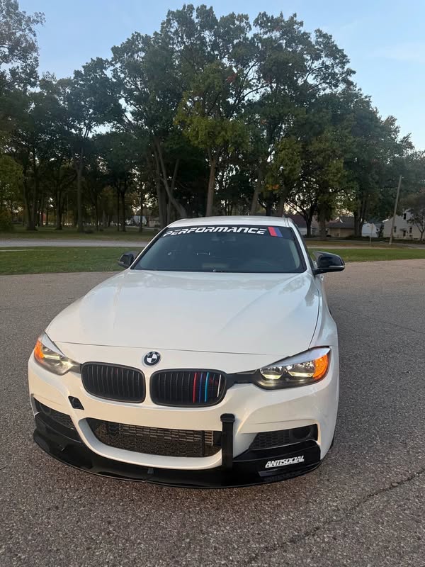 2016 BMW 3 Series - 320i Sedan 4D