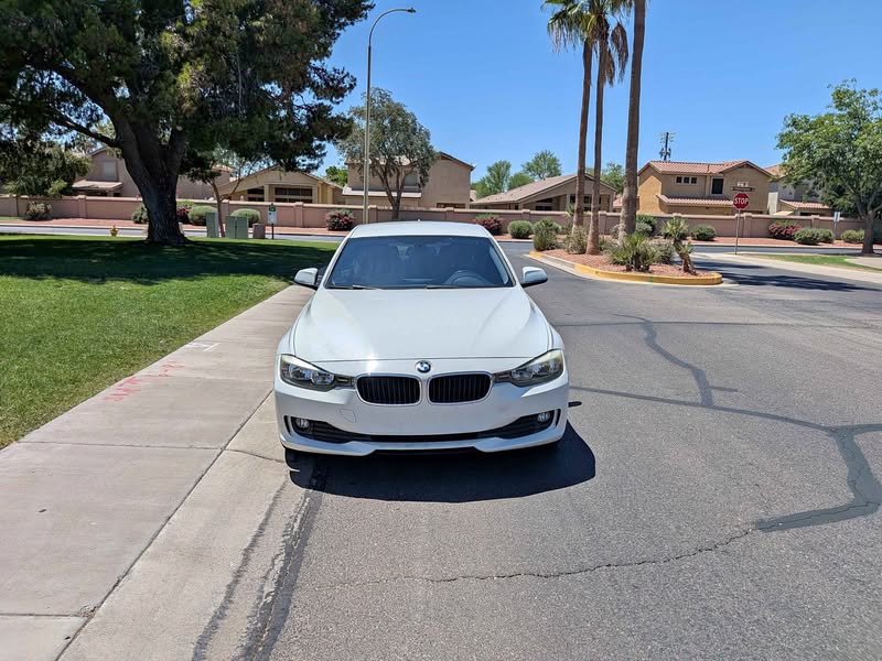 2013 BMW 3 Series - 320i Sedan 4D