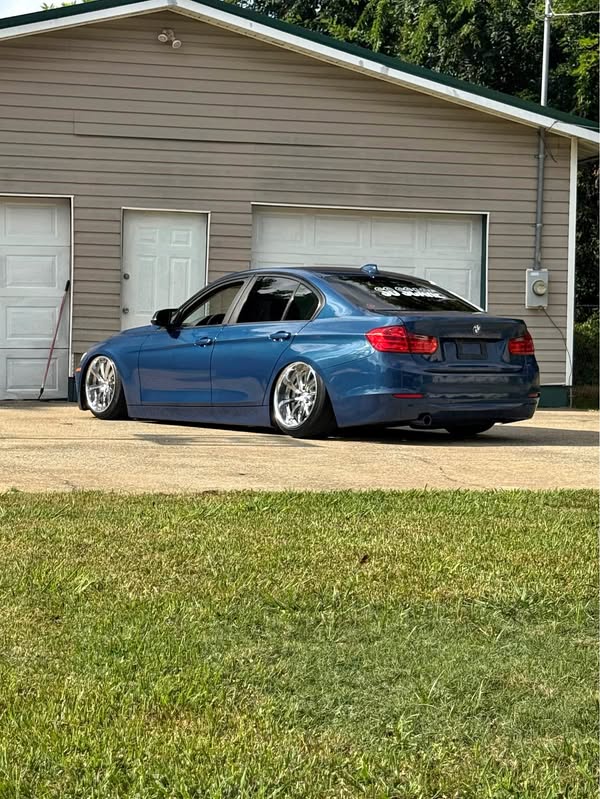 2013 BMW 3 Series - 320i Sedan 4D
