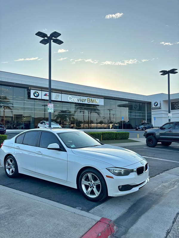 2014 BMW 3 Series - 320i Sedan 4D