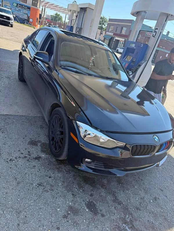 2013 BMW 3 Series - 320i Sedan 4D
