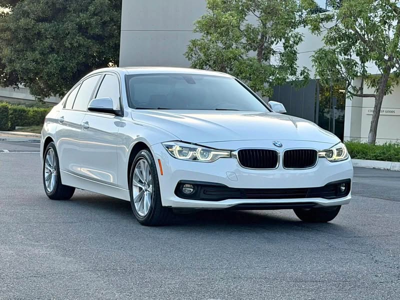 2018 BMW 3 Series - 320i Sedan 4D