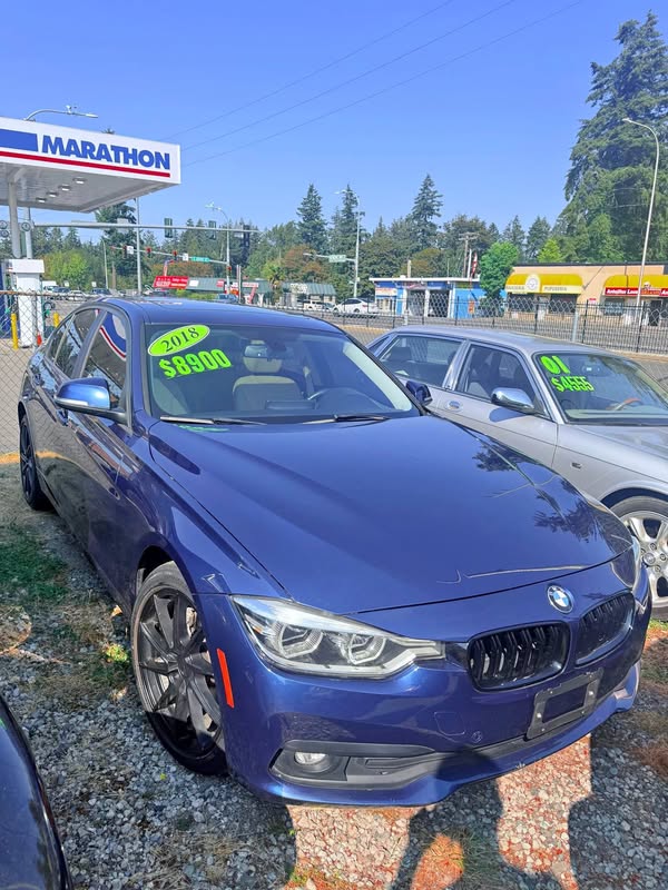 2018 BMW 3 Series - 320i xDrive Sedan 4D