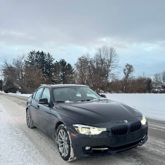 2018 BMW 3 Series - 320i xDrive Sedan 4D