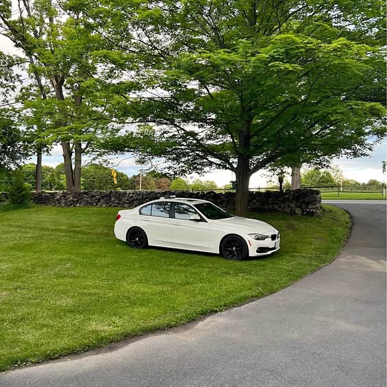 2016 BMW 3 Series - 320i xDrive Sedan 4D