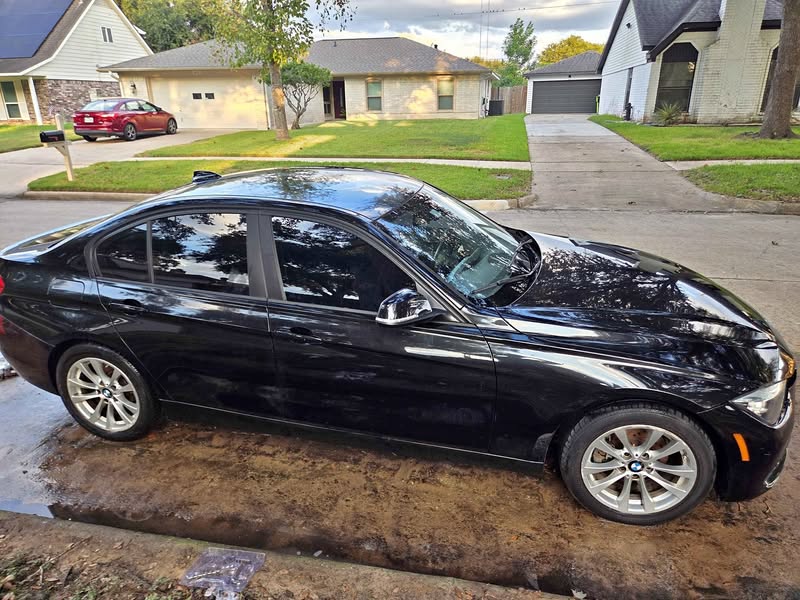 2017 BMW 3 Series - 320i Sedan 4D