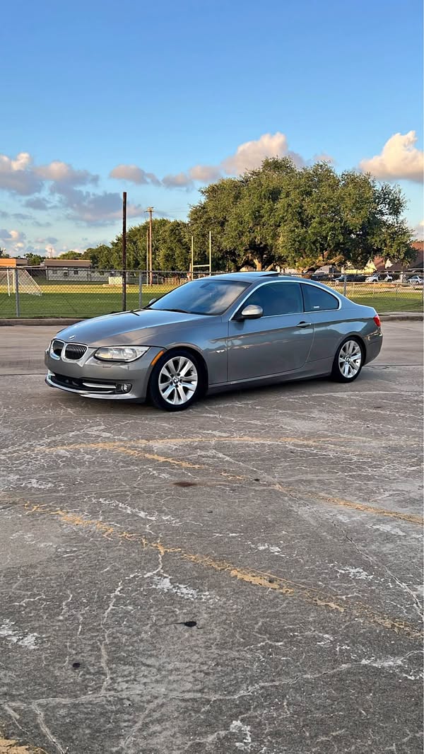 2012 BMW 3 Series - 318is Coupe 2D