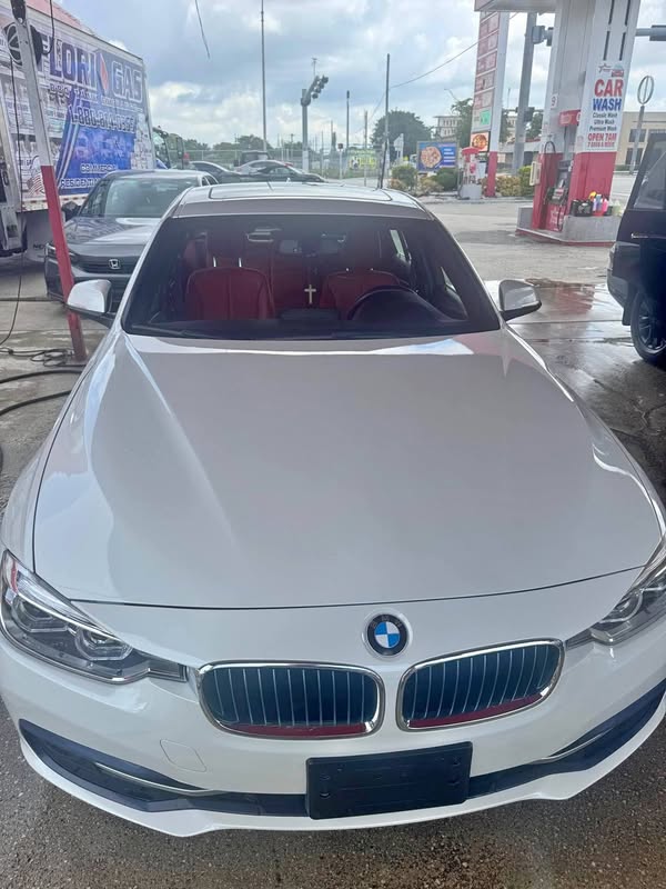 2019 BMW 3 Series - 330e iPerformance Sedan 4D