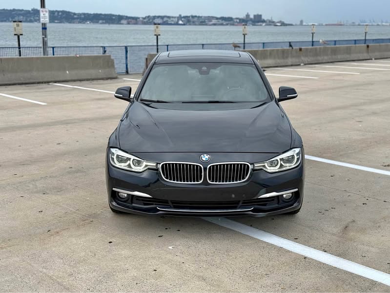 2017 BMW 3 Series - 328i xDrive Sedan 4D