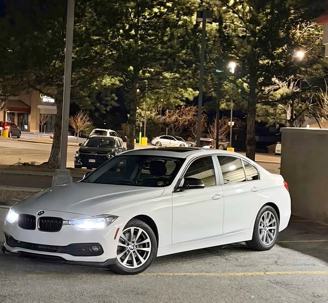 2016 BMW 3 Series - 320i xDrive Sedan 4D