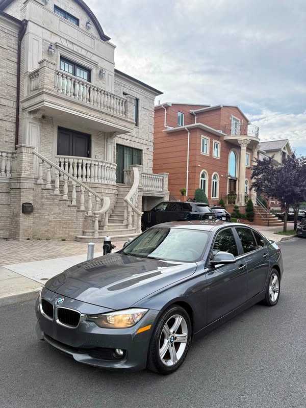2013 BMW 3 Series - 320i Sedan 4D