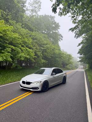 2018 BMW 3 Series - 320i xDrive Sedan 4D