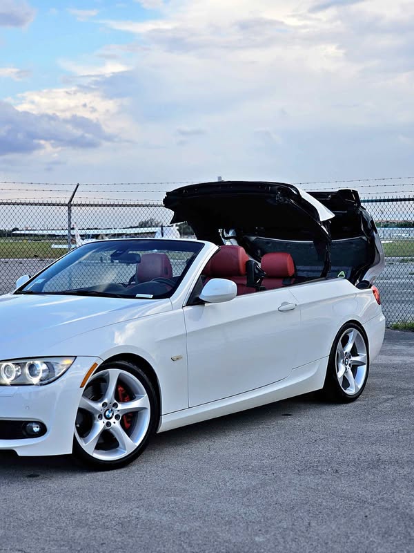 2013 BMW 3 Series - 335i Convertible 2D