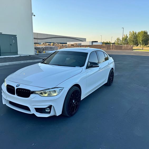 2018 BMW 3 Series - 330i xDrive Sedan 4D