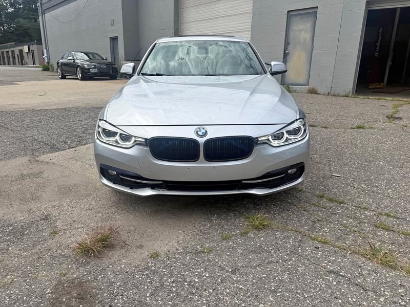 2018 BMW 3 Series - 330i xDrive Sedan 4D