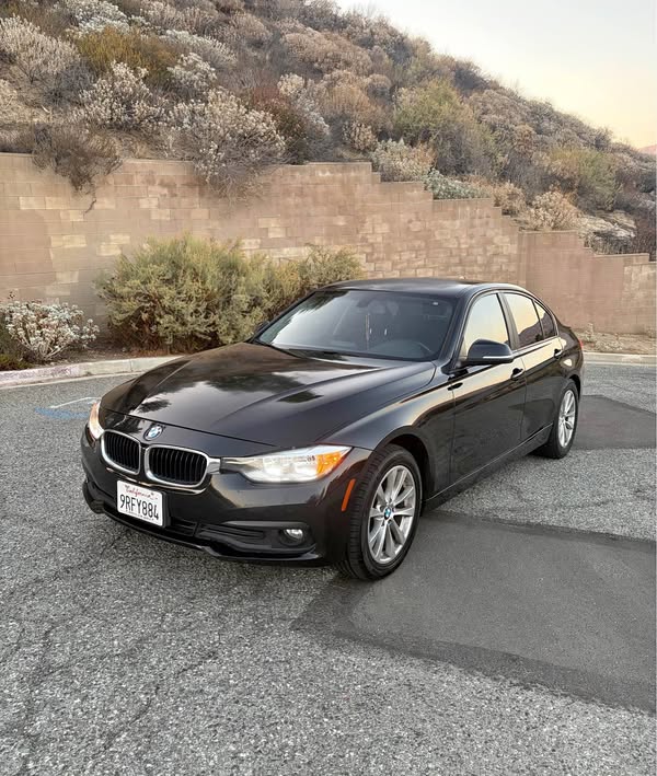 2017 BMW 3 Series - 320i Sedan 4D