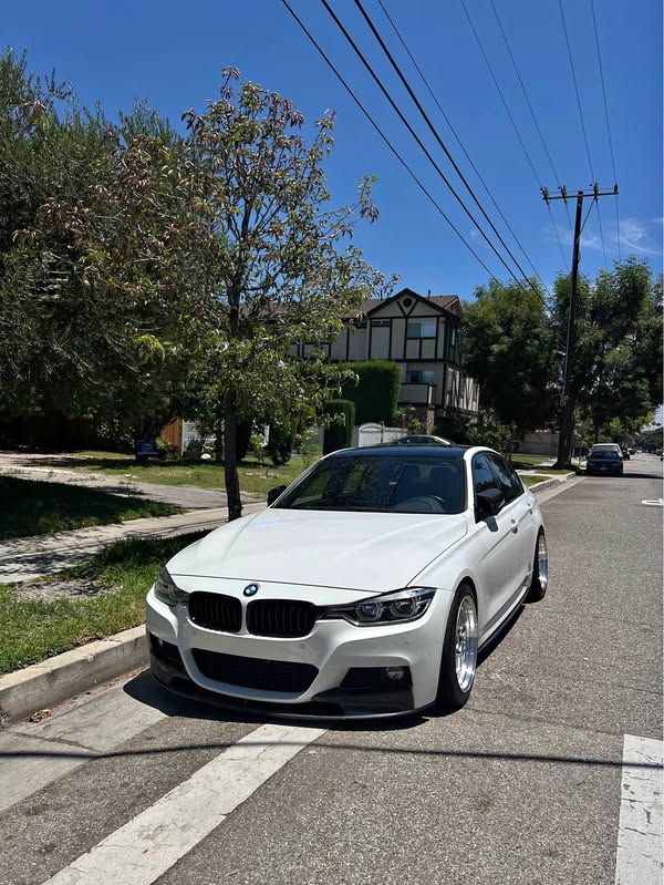 2017 BMW 3 Series - 330i Sedan 4D