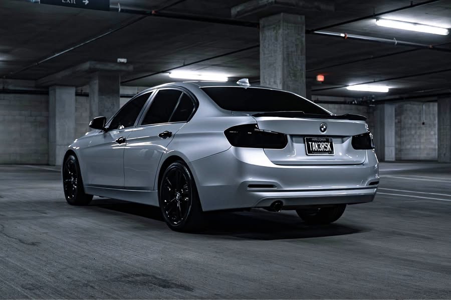 2016 BMW 3 Series - 320i Sedan 4D