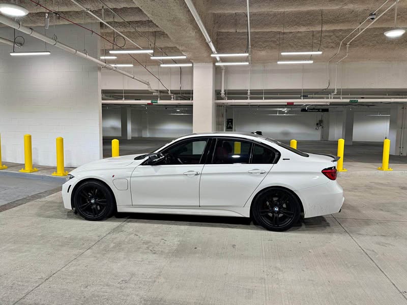 2018 BMW 3 Series - 330e Sedan 4D