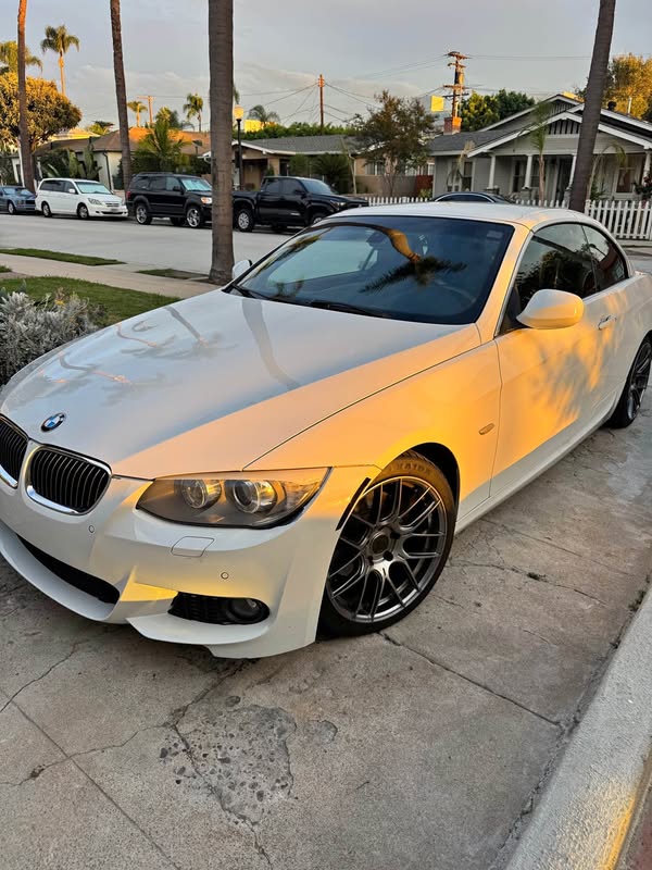 2013 BMW 3 Series - 318i Convertible 2D